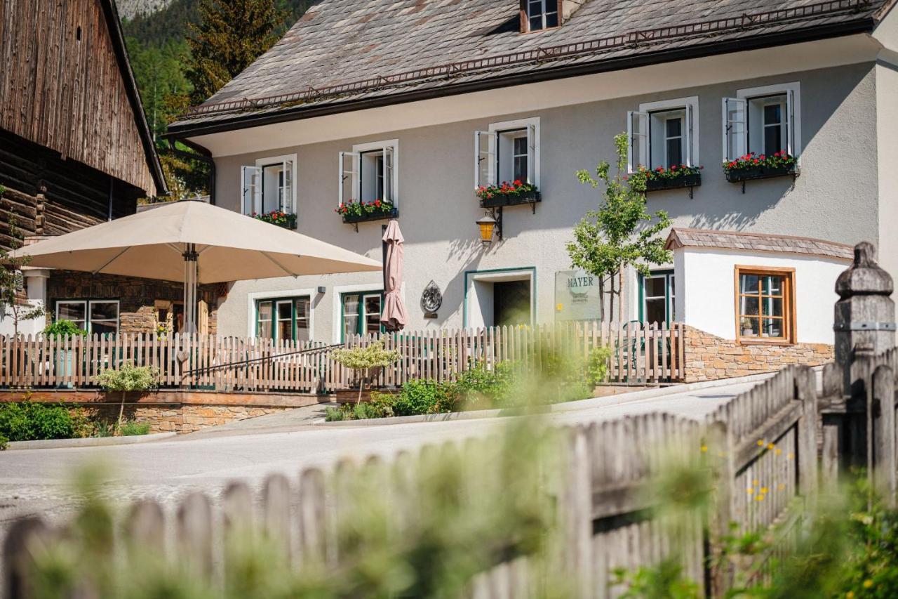 Mayer - Wirtshaus Und Dorfhotel سانكت مارتن ام غريم المظهر الخارجي الصورة