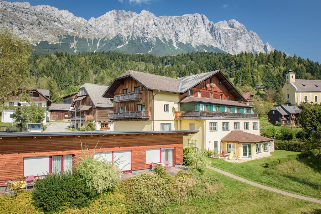 Mayer - Wirtshaus Und Dorfhotel سانكت مارتن ام غريم المظهر الخارجي الصورة