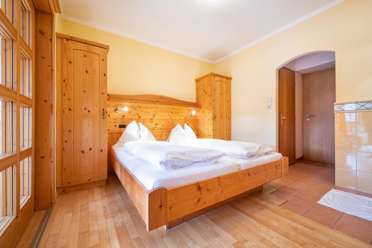 Mayer - Wirtshaus Und Dorfhotel سانكت مارتن ام غريم المظهر الخارجي الصورة